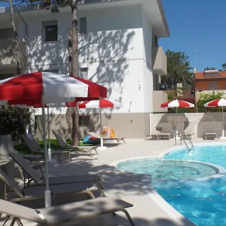 Cozy In A Fenced Complex With Pool Apartment