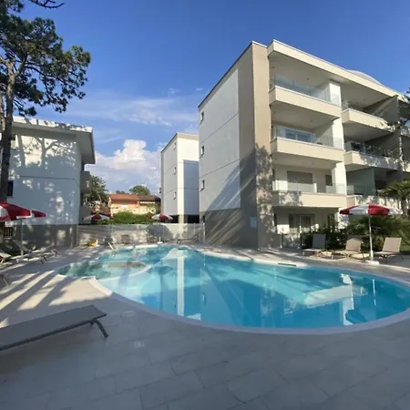 Cozy In A Fenced Complex With Pool Apartment *